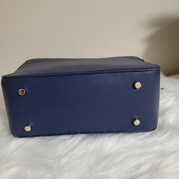 ❗Guess sling Bundle❗ - Picture 5 of 10